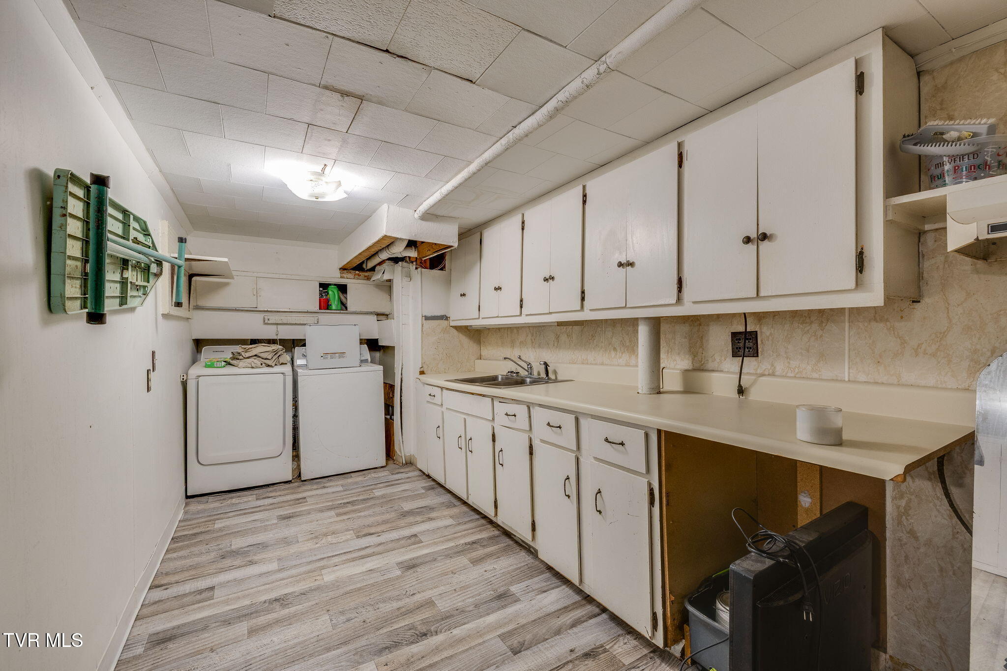 404 Pine Ridge Road Bluff City, TN 37618 - Photo 22 of 30 022