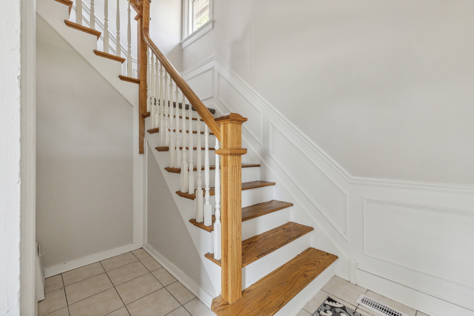 129 South Prairie Street Batavia, IL 60510 - Photo 2 of 45 a view of entryway