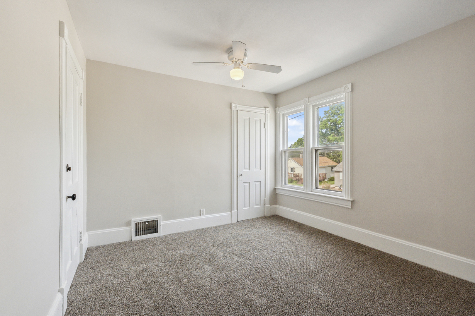 129 South Prairie Street Batavia, IL 60510 - Photo 28 of 45 an empty room with windows and closet