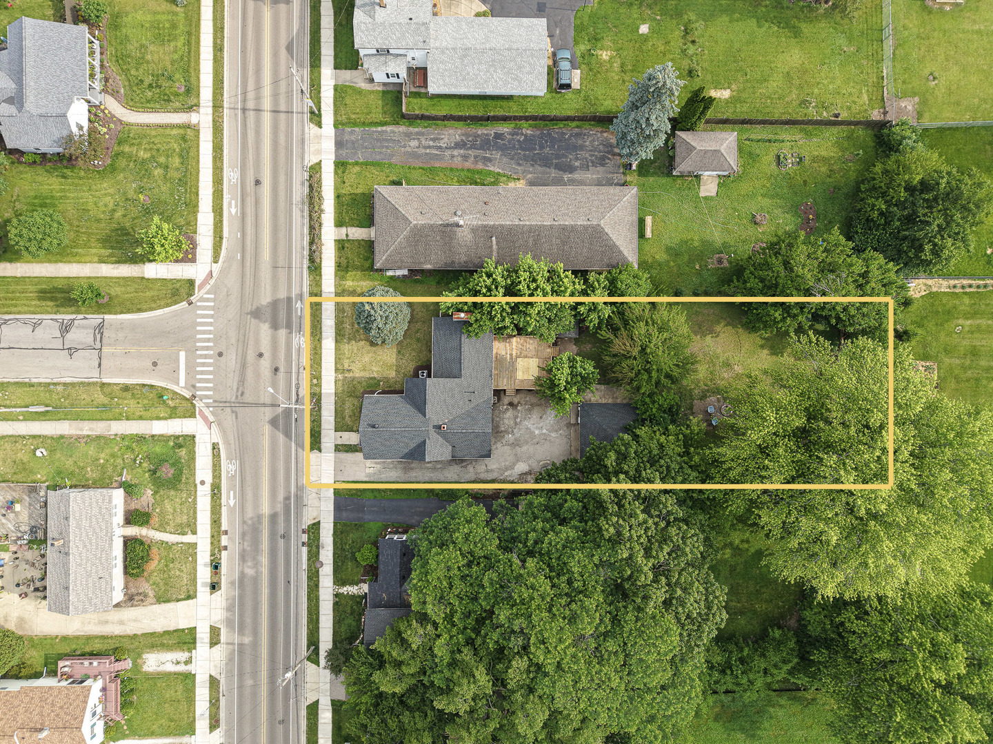 129 South Prairie Street Batavia, IL 60510 - Photo 36 of 45 a balcony with a garden view