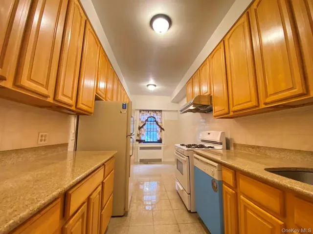 $668,000 | 79-15 35th Avenue, Unit 3C | Jackson Heights