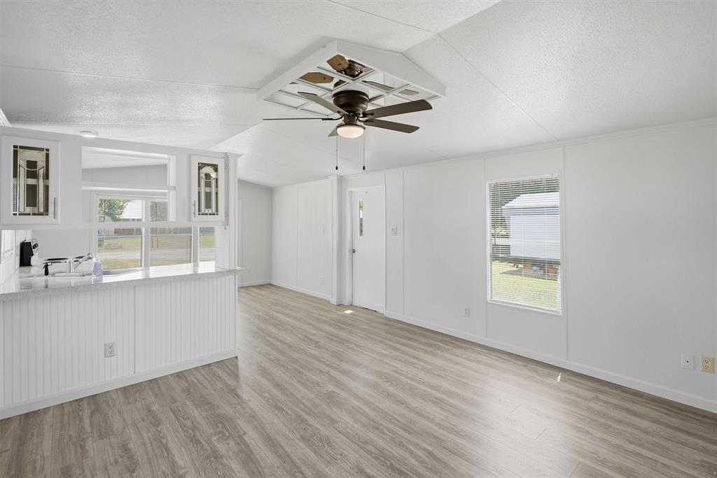902 Flamingo Road Granbury, TX 76049 - Photo 4 of 27