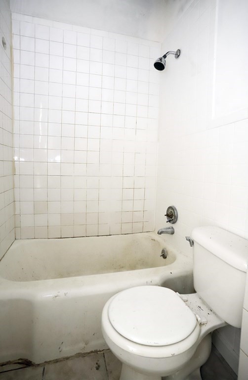 934 Middle Street Fall River, MA 02721 - Photo 10 of 30 a bathroom with a toilet and a bathtub