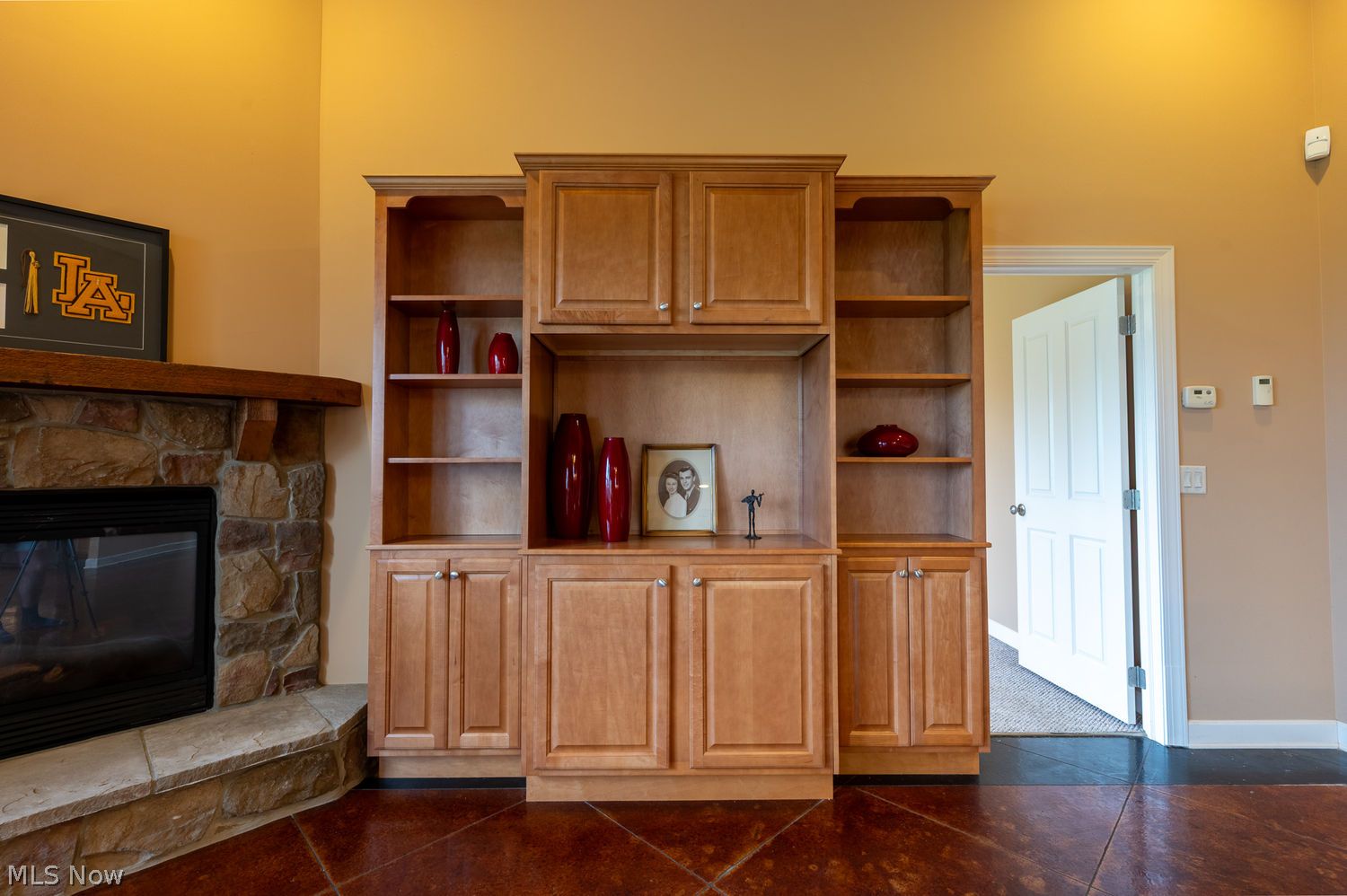 604 Rundle Street Lagrange, OH 44050 - Photo 14 of 45 different view of built-in bookshelves