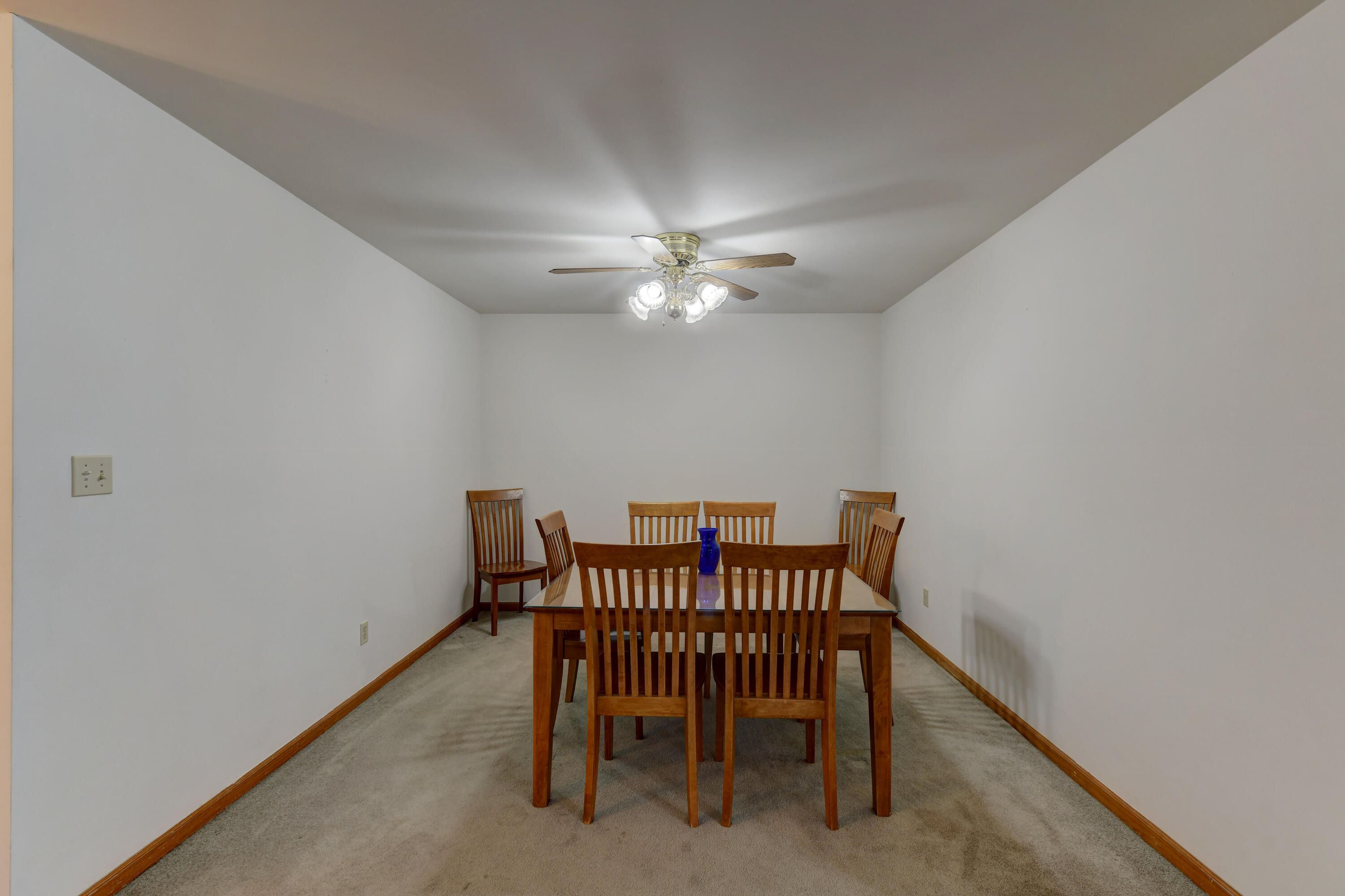 2626 41st Place Highland, IN 46322 - Photo 18 of 24 a workspace room with table and chairs