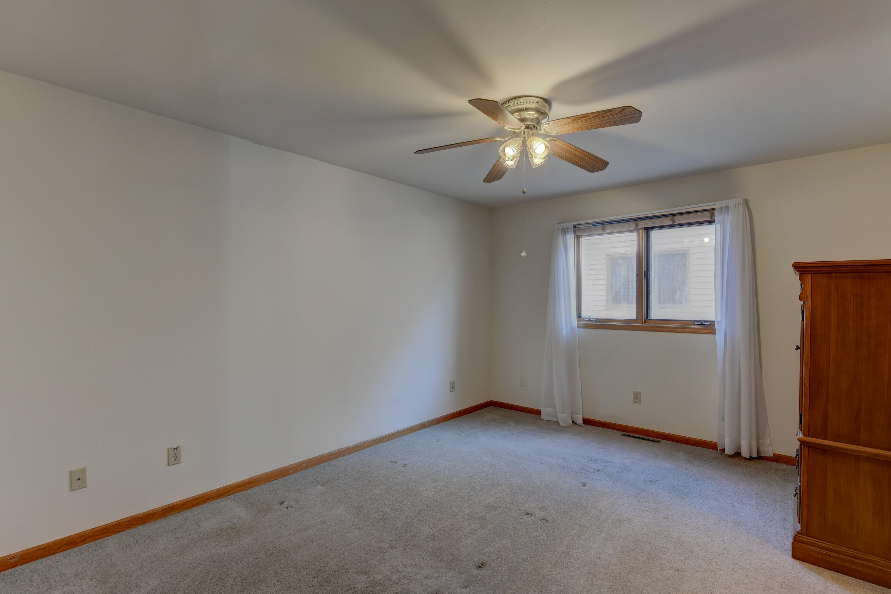 2626 41st Place Highland, IN 46322 - Photo 19 of 24 an empty room with windows and fan