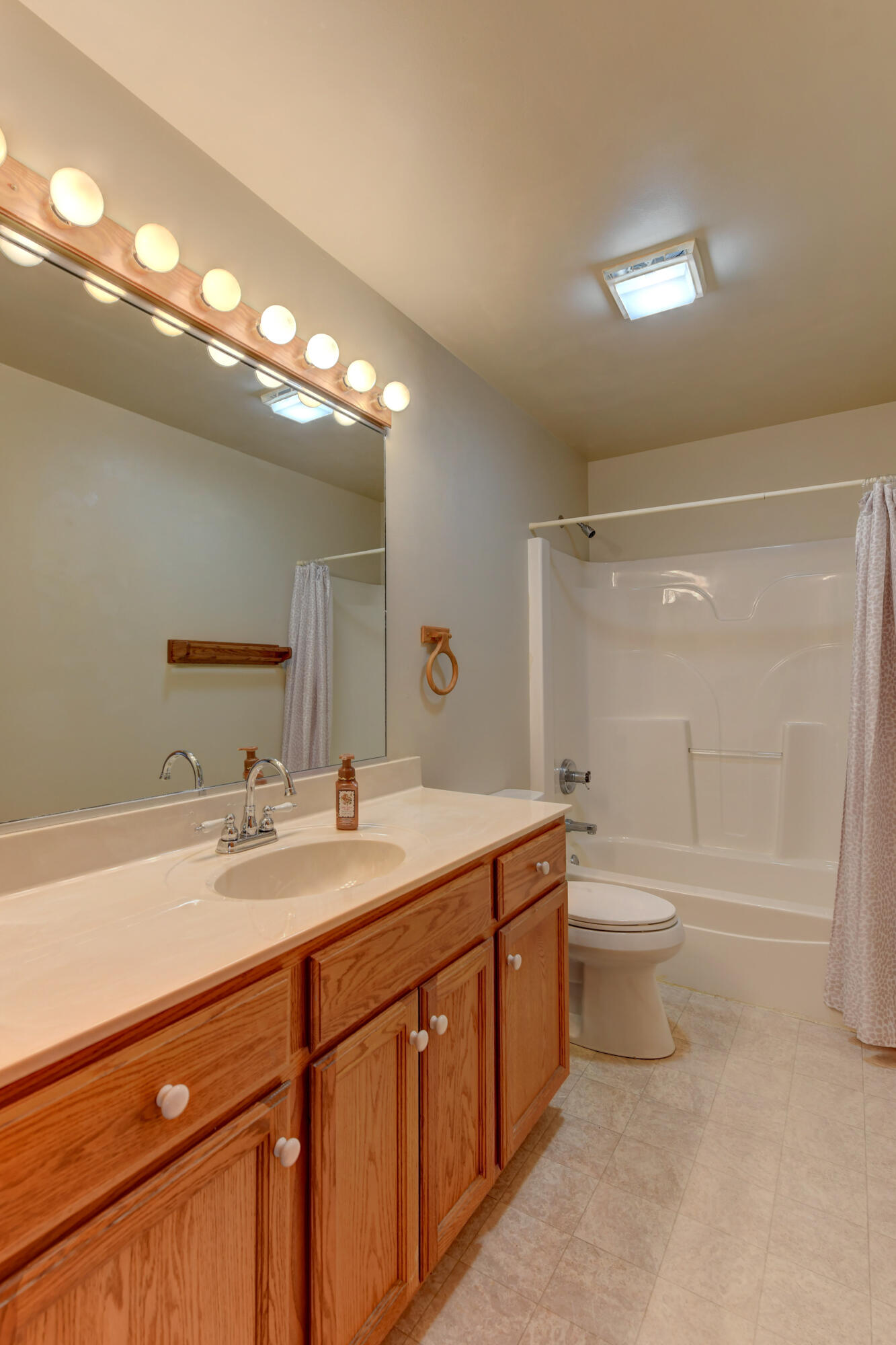 2626 41st Place Highland, IN 46322 - Photo 5 of 24 a bathroom with a sink a toilet a mirror and shower
