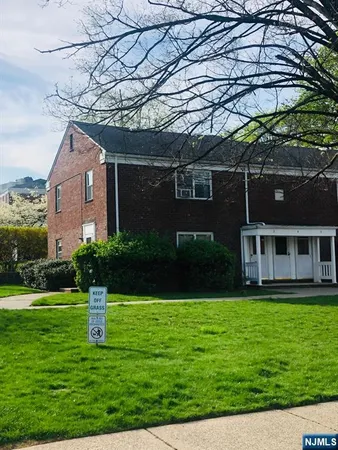 $1,925 | 451 Heath Place, Unit 2, Hackensack, NJ 07601