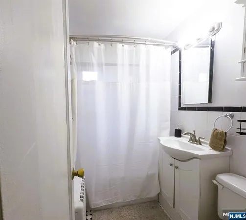$1,925 | 451 Heath Place, Unit 2, Hackensack, NJ 07601