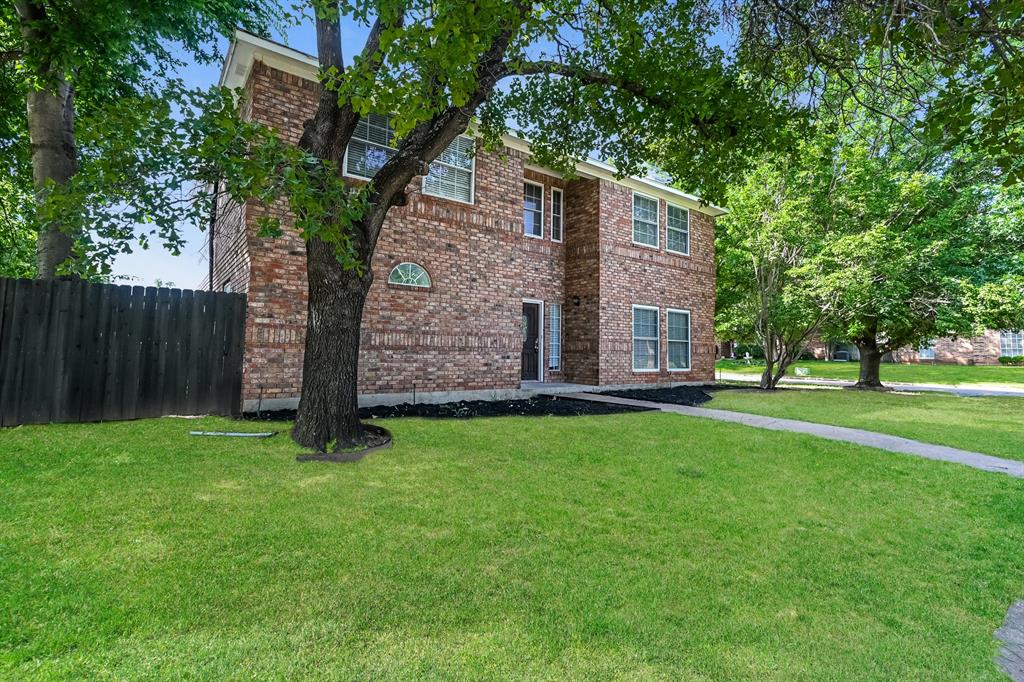 2057 Spinnaker Lane Azle, TX 76020 - Photo 2 of 19