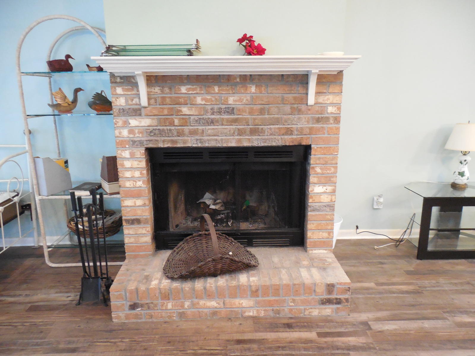 732 Spring Lake Road DeFuniak Springs, FL 32433 - Photo 40 of 44 a living room with furniture and a fireplace