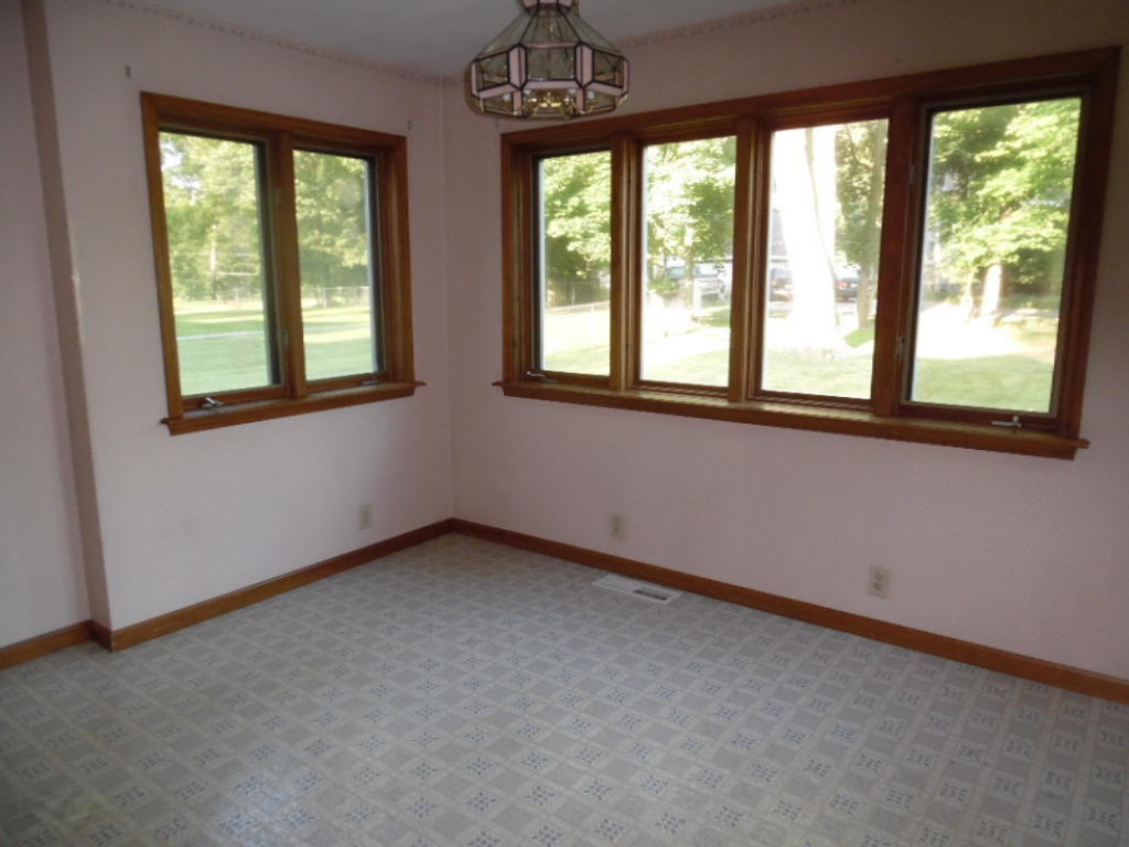 622 Topinabee Road Niles, MI 49120 - Photo 7 of 18 SAM_5795