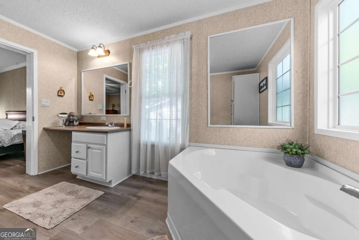 194 Phillips Road Eatonton, GA 31024 - Photo 25 of 57 a spacious bathroom with bathtub and shower