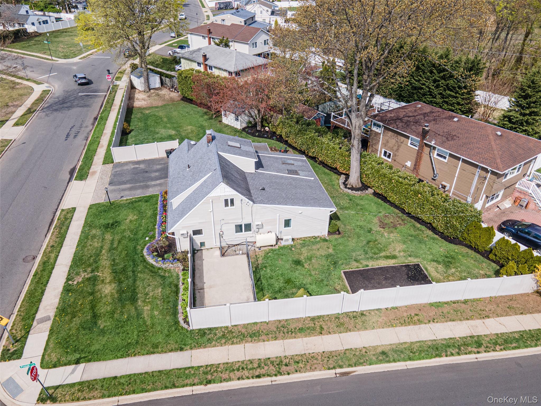 59 Orchid Road Levittown, NY 11756 - Photo 4 of 33