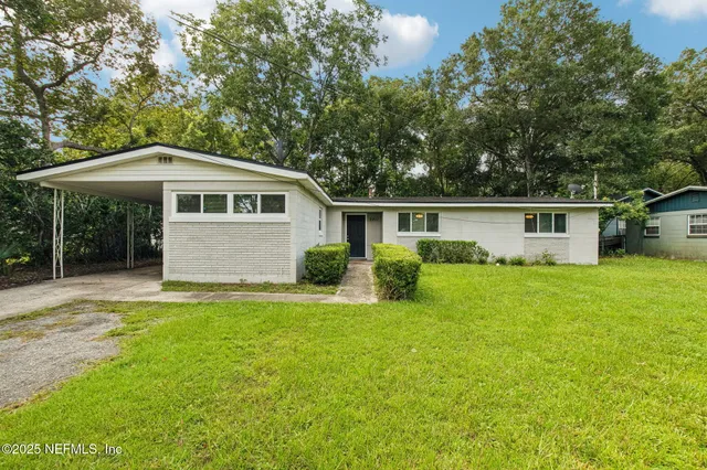 a front view of house with yard and green space