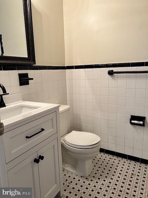 4356 Cherry Hill Road, Unit 304 Arlington, VA 22207 - Photo 11 of 13 Bathroom w/new vanity