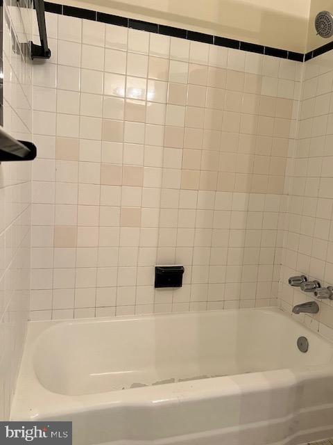 4356 Cherry Hill Road, Unit 304 Arlington, VA 22207 - Photo 12 of 13 Bathtub