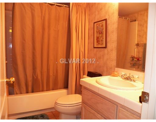 680 Skyline Road Henderson, NV 89002 - Photo 21 of 25 Bathroom.