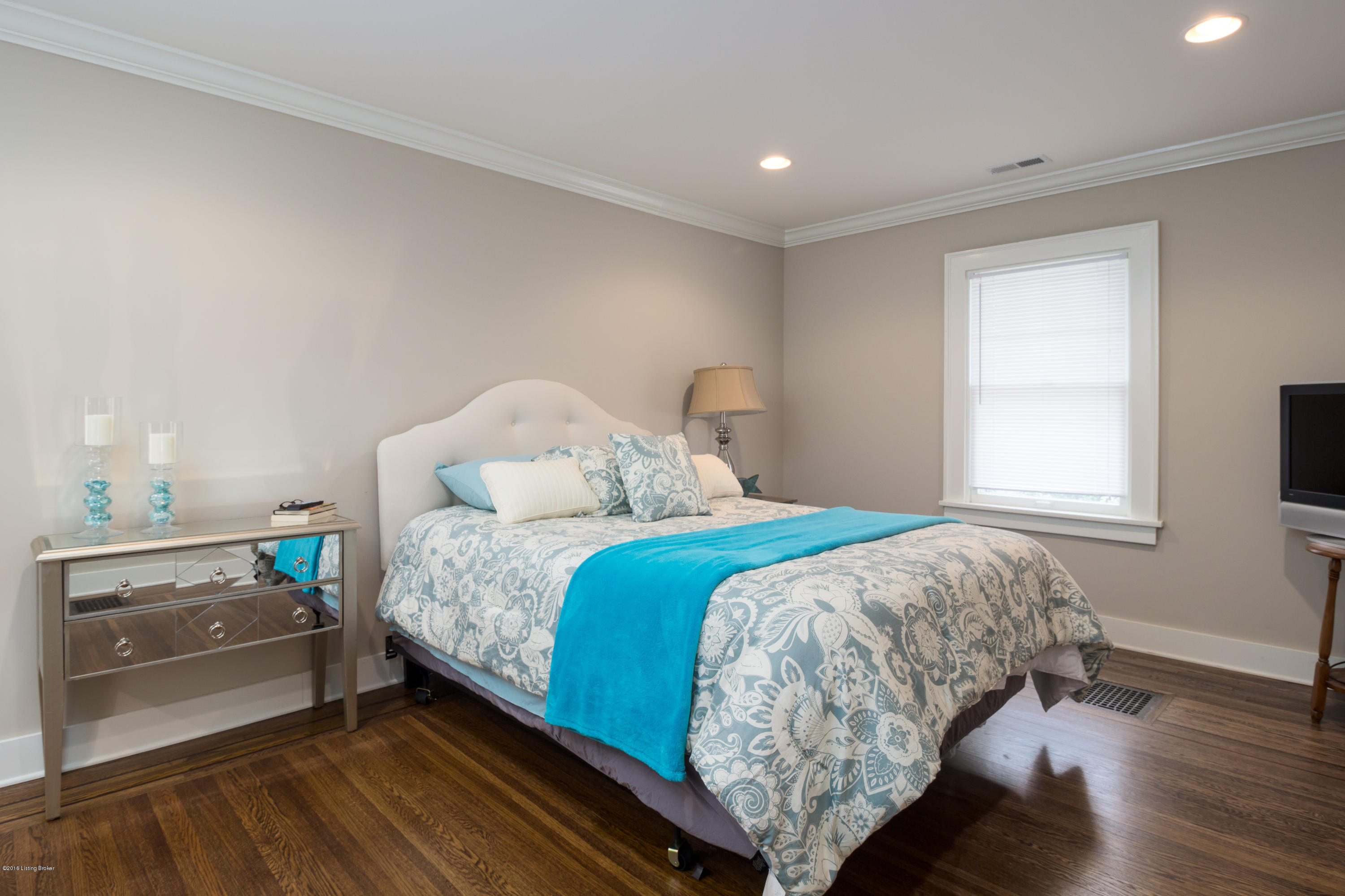 3214 Wren Road Louisville, KY 40213 - Photo 21 of 42 Master Suite with huge walk in closet