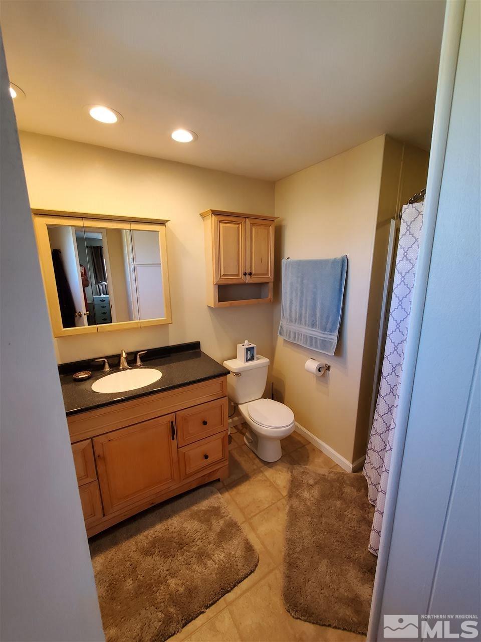 185 Aries Circle Reno, NV 89521 - Photo 10 of 18 a bathroom with a sink and a mirror