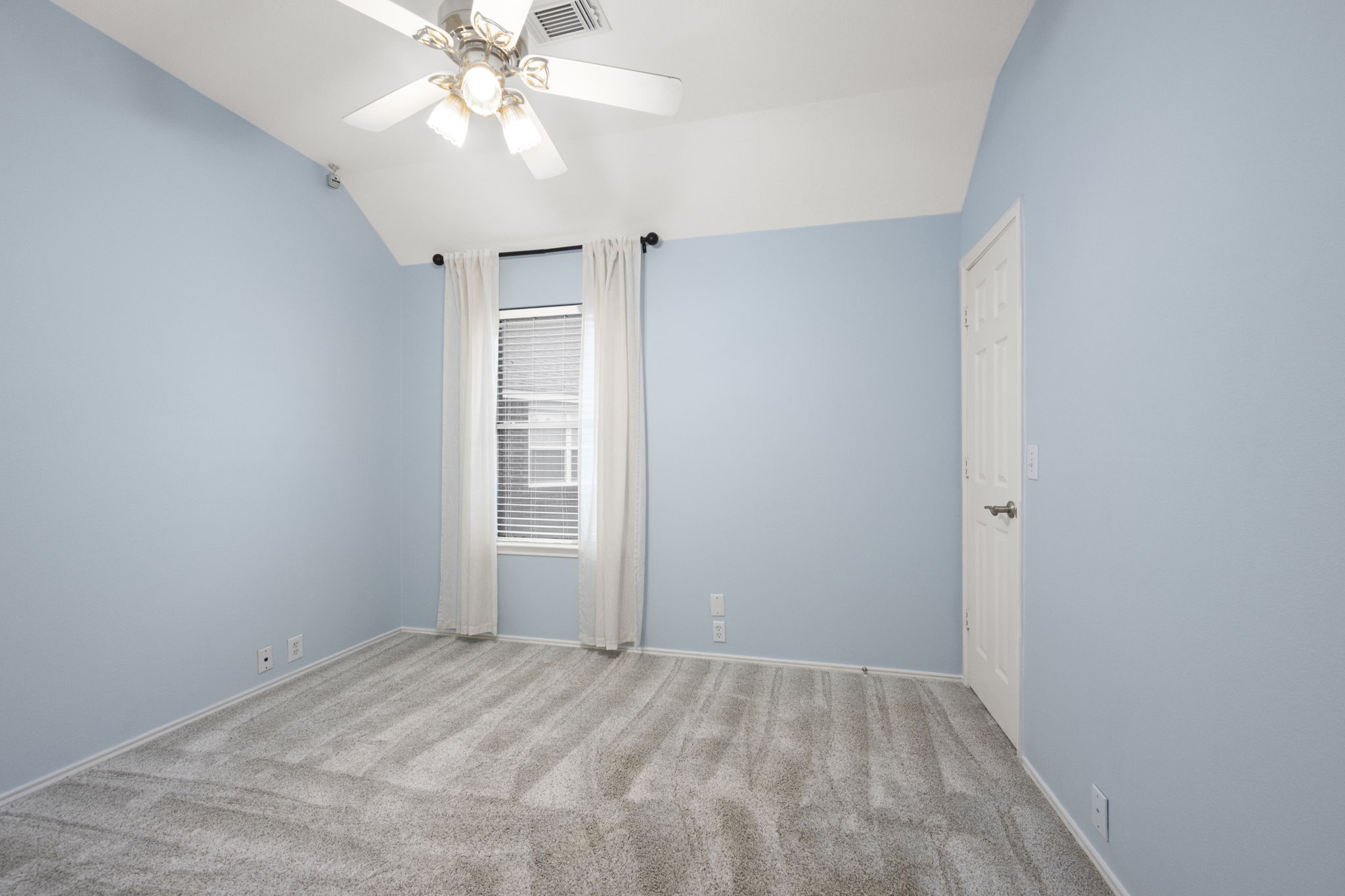 2007 Louetta Spring Drive Spring, TX 77388 - Photo 30 of 50 A comfortable secondary bedroom with soaring ceilings, fresh carpet, and ample closet space, ideal for family or guests.