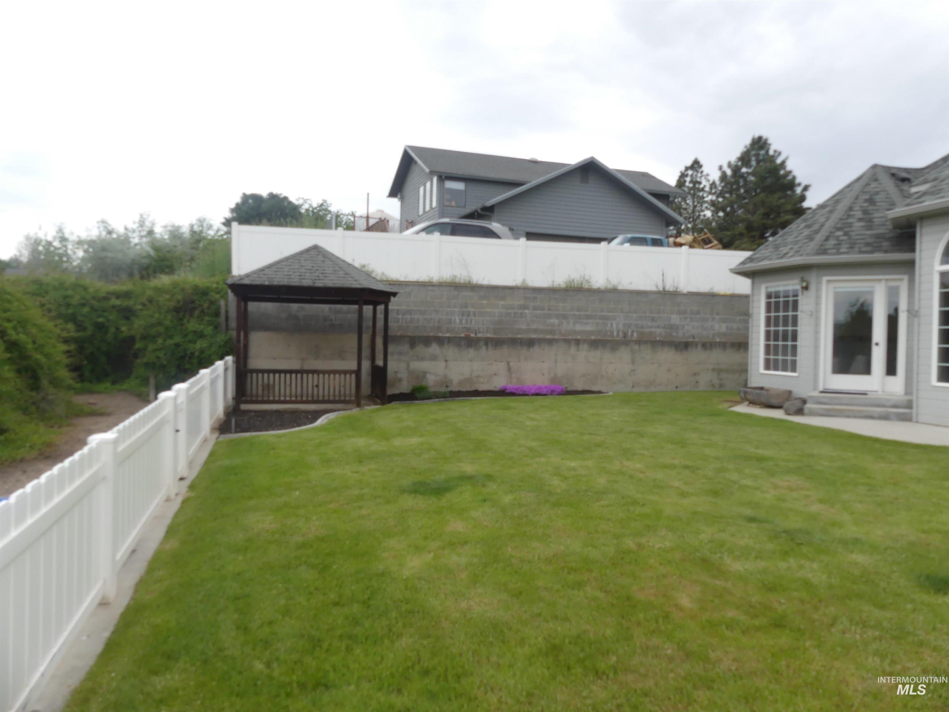 2625 16th Street Clarkston, WA 99403 - Photo 10 of 29 Fenced backyard with a gazebo