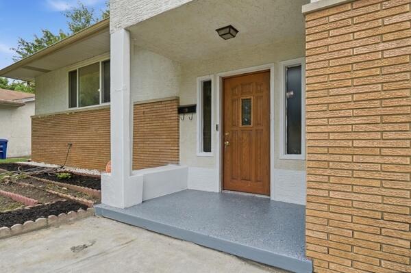 5320 Hazelwood Road Columbus, OH 43229 - Photo 4 of 46 008_5Tni