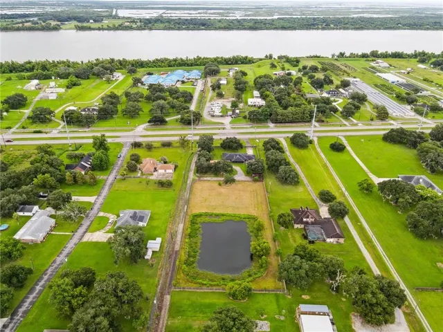 $484,900 | 13758 Highway 23, Belle Chasse, LA 70037