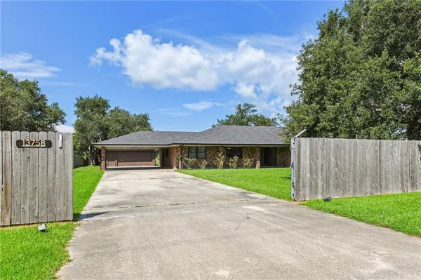 $484,900 | 13758 Highway 23, Belle Chasse, LA 70037