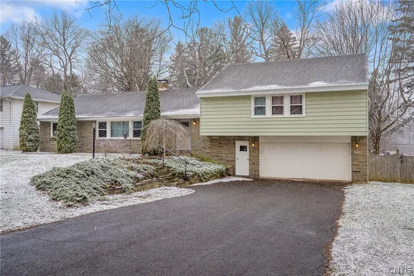 $524,900 | 27 Lynacres Boulevard, De Witt, NY 13066