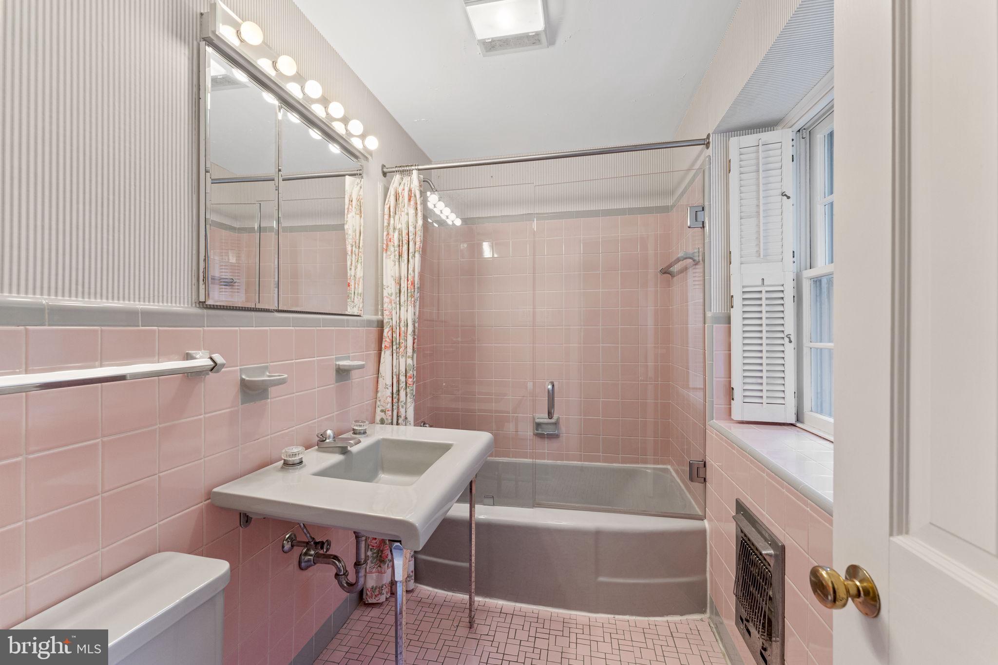 73 Line Road Malvern, PA 19355 - Photo 26 of 44 Ensuite bath
