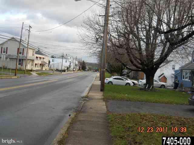 144 Maple Street Manchester, PA 17345 - Photo 3 of 18 Gallery Image 3