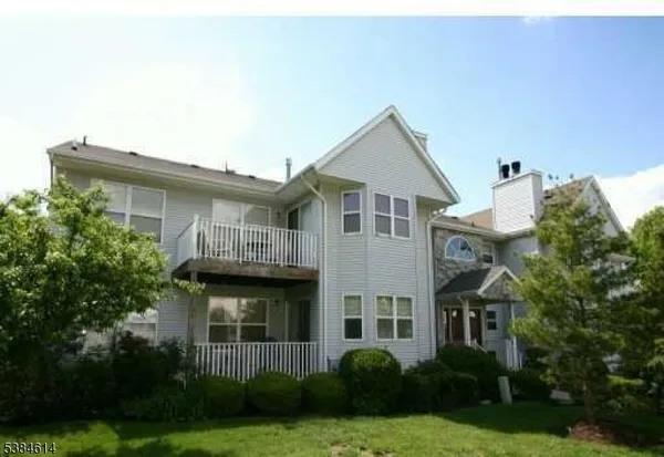 a view of a yard in front of house