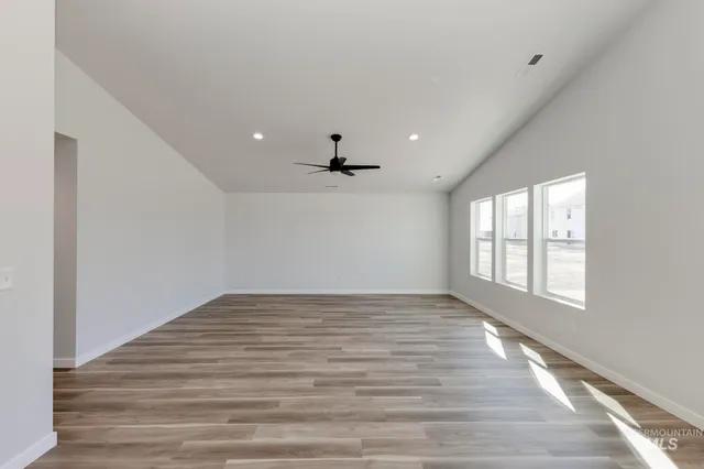 $399,990 | 868 Strike Eagle Street, Mountain Home, ID 83647