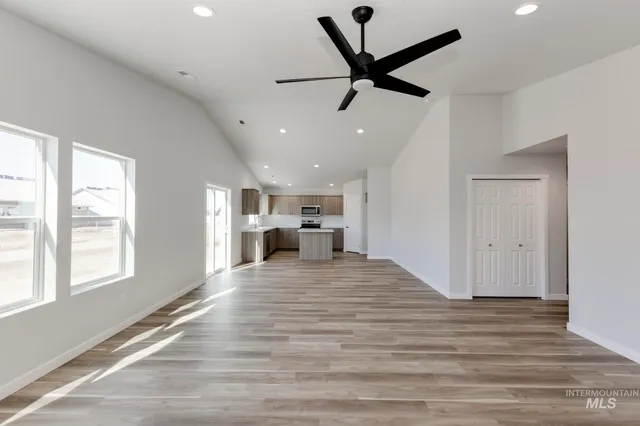 $399,990 | 868 Strike Eagle Street, Mountain Home, ID 83647