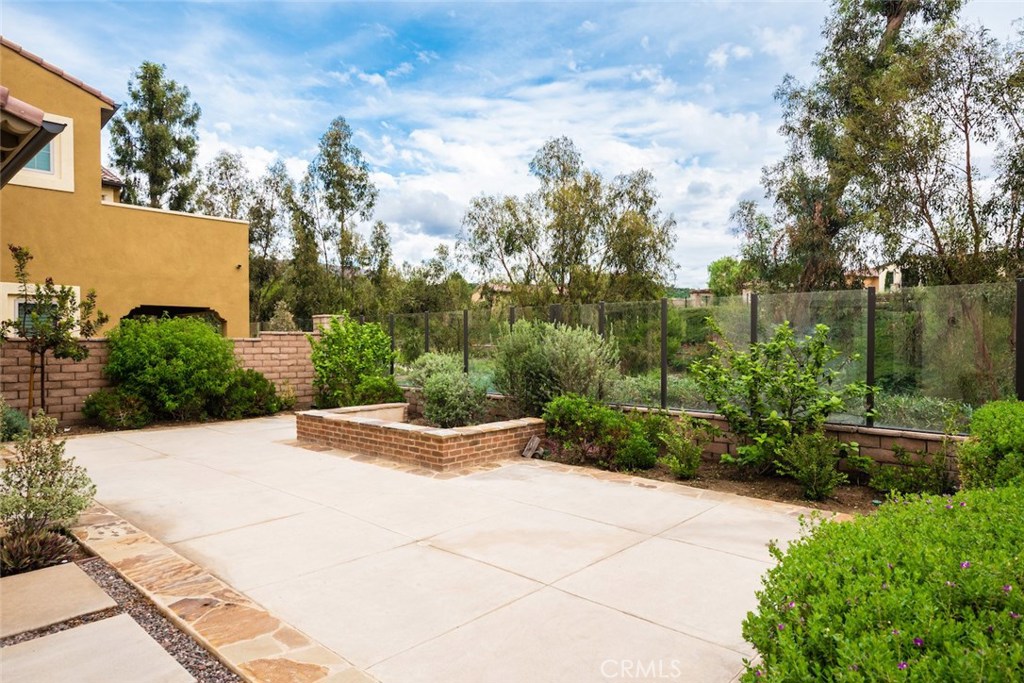 136 Long Fence Irvine, CA 92602 - Photo 5 of 26 an outdoor view of house with outdoor space