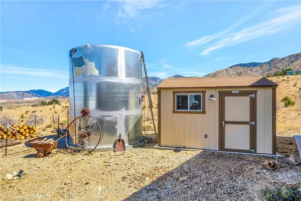 $699,900 | 11720 Honeybee Lane, Juniper Hills, CA 93543