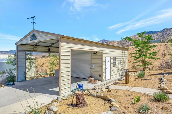 $699,900 | 11720 Honeybee Lane, Juniper Hills, CA 93543