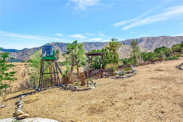 $699,900 | 11720 Honeybee Lane, Juniper Hills, CA 93543
