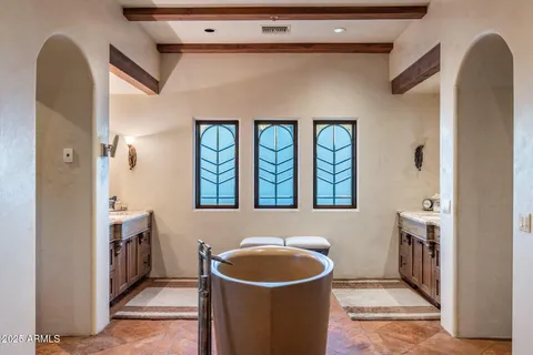 a view of livingroom with furniture