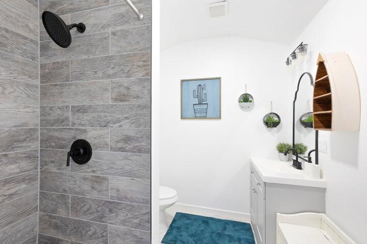 69450 Amboy Road Twentynine Palms, CA 92277 - Photo 25 of 46 a bathroom with a toilet and a sink