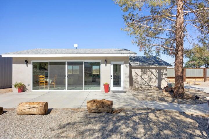 69450 Amboy Road Twentynine Palms, CA 92277 - Photo 43 of 46 a front view of a house with a yard
