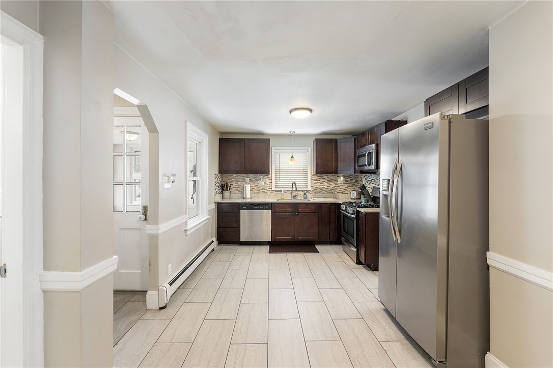 104 Oneida Street Pawtucket, RI 02860 - Photo 3 of 50 Gallery Image 3
