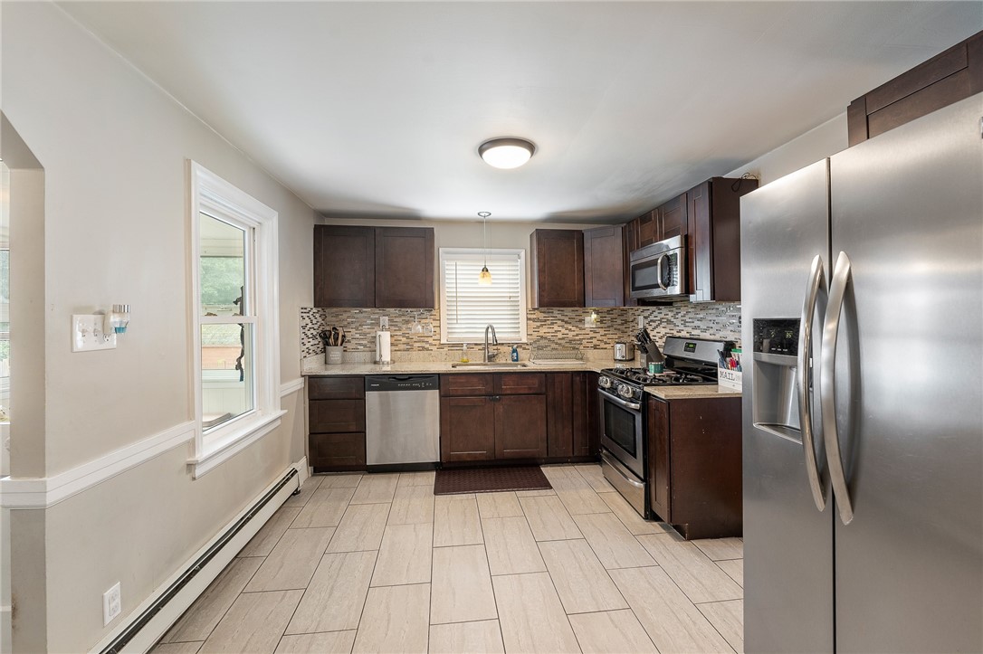 104 Oneida Street Pawtucket, RI 02860 - Photo 4 of 50 Gallery Image 4