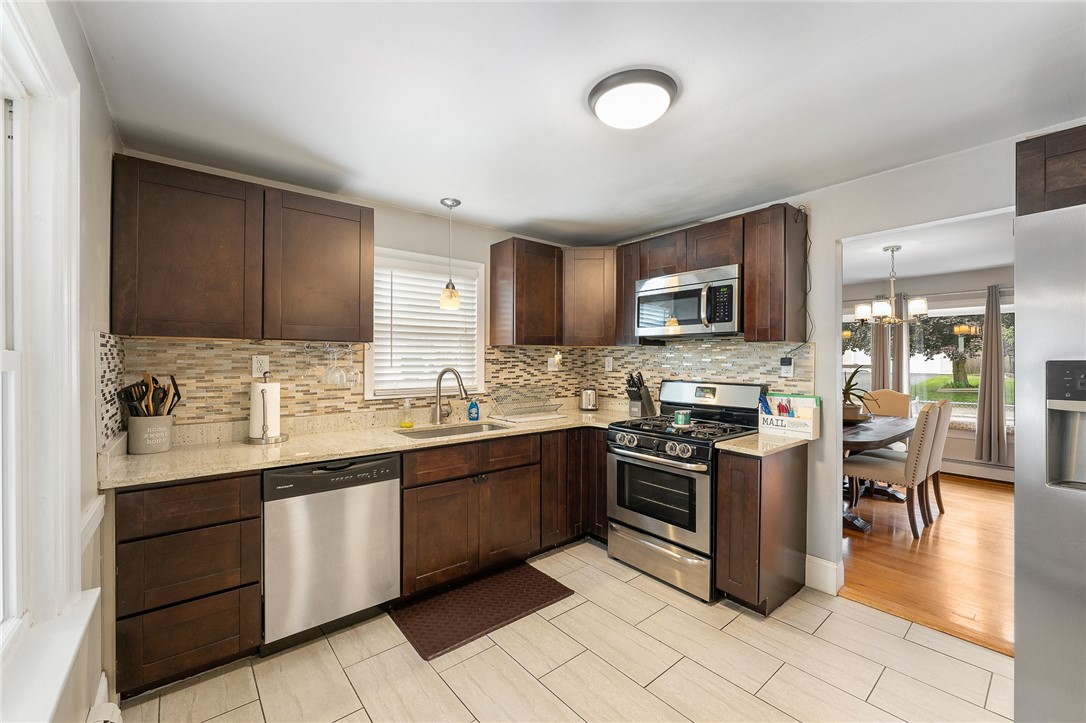 104 Oneida Street Pawtucket, RI 02860 - Photo 5 of 50 Gallery Image 5