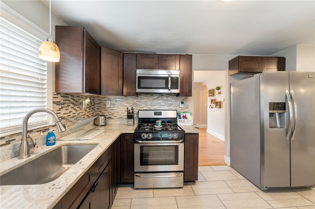 104 Oneida Street Pawtucket, RI 02860 - Photo 6 of 50 Gallery Image 6