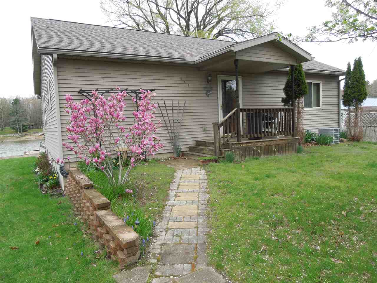 643 East Sun Oil Road Gladwin, MI 48624 - Photo 2 of 33