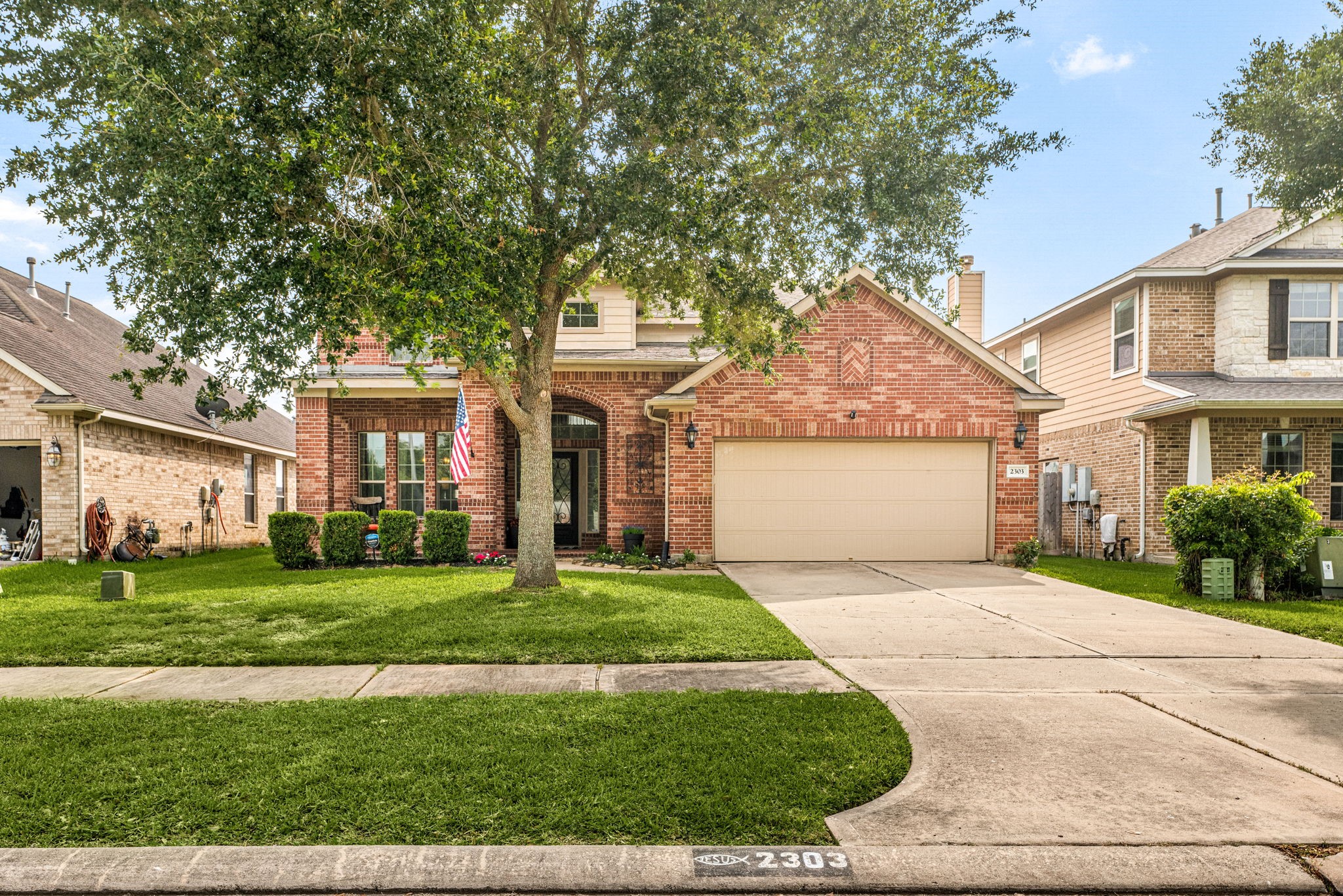 2303 Crescent Water Rosenberg, TX 77471 - Photo 4 of 31