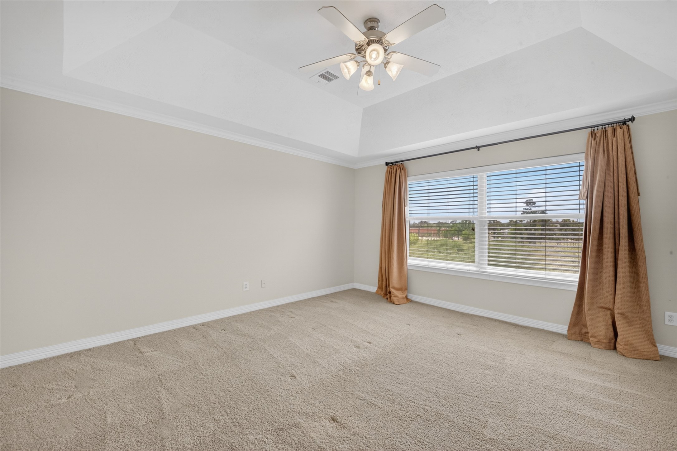 1807 Stacy Crest Houston, TX 77008 - Photo 23 of 35 an empty room with a window