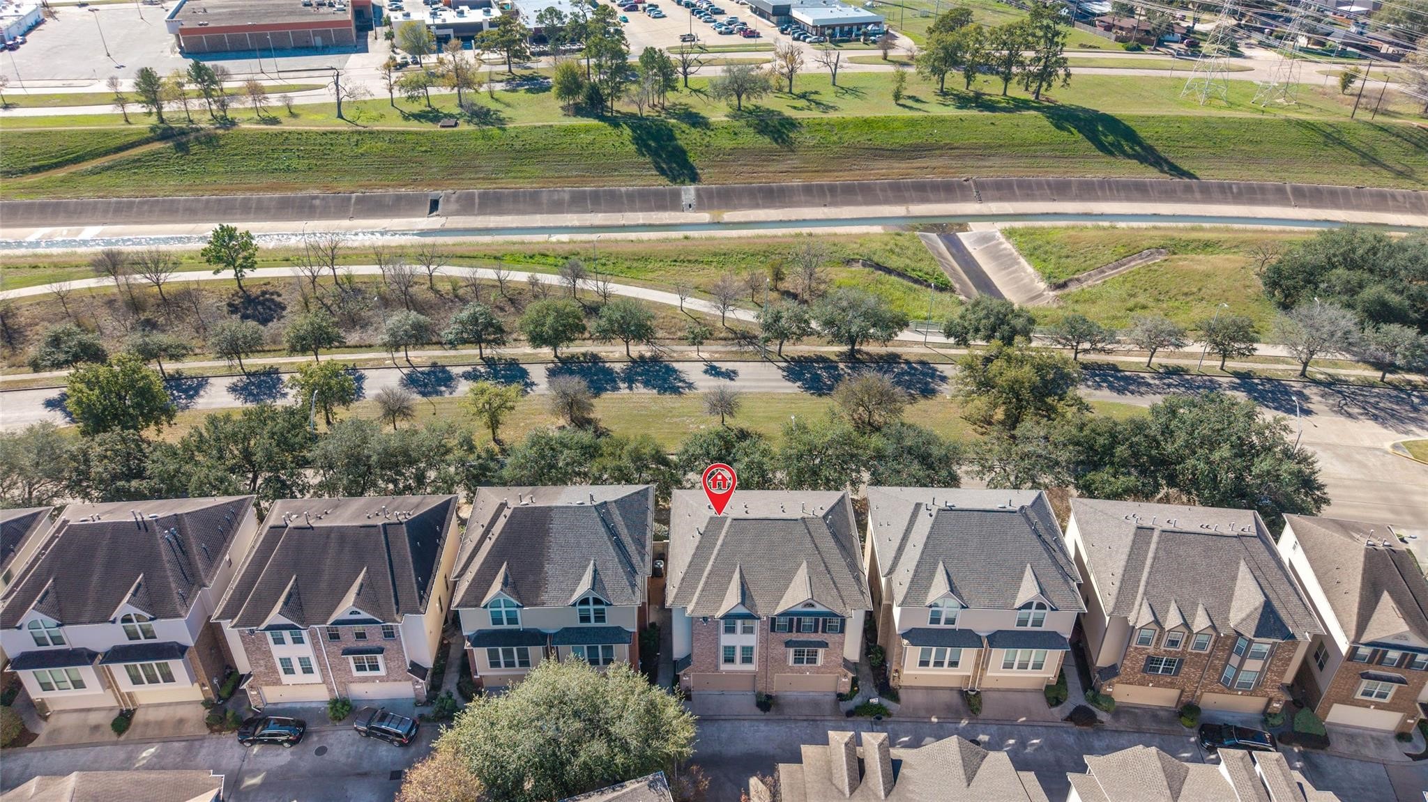 1807 Stacy Crest Houston, TX 77008 - Photo 33 of 35 an aerial view of a house with a yard basket ball court and outdoor seating